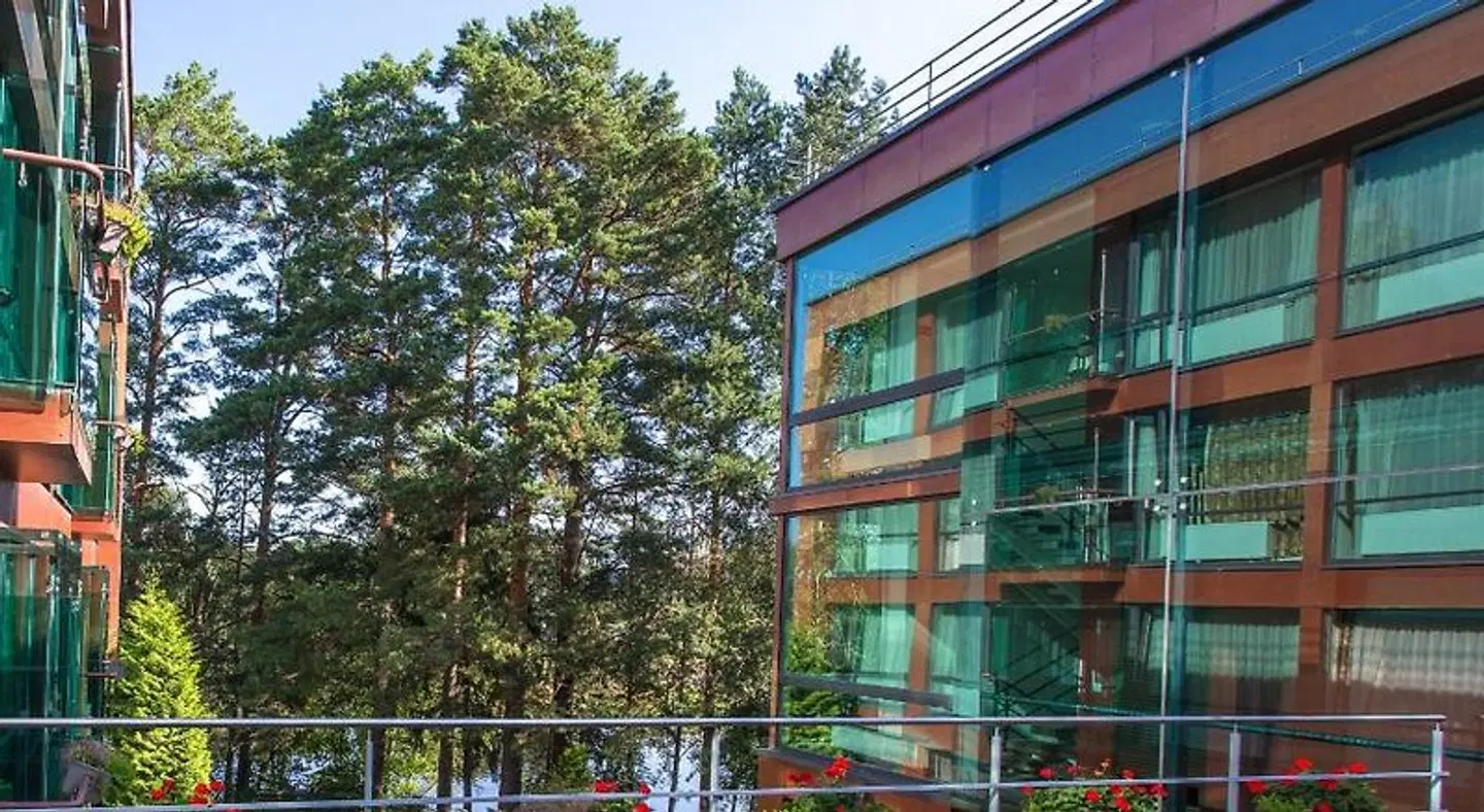 Medea EXTERIOR