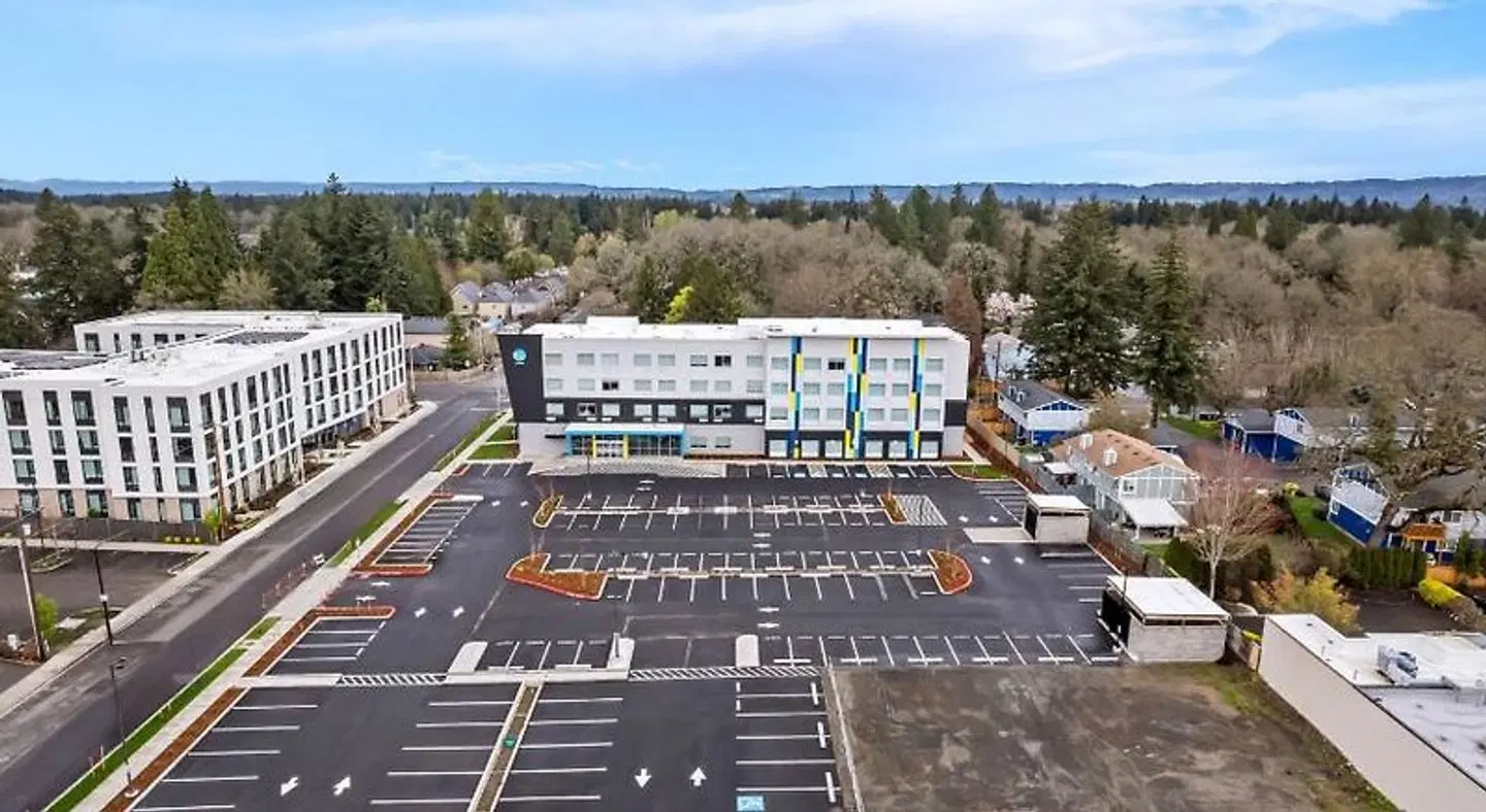 Tru By Hilton Aloha Beaverton EXTERIOR