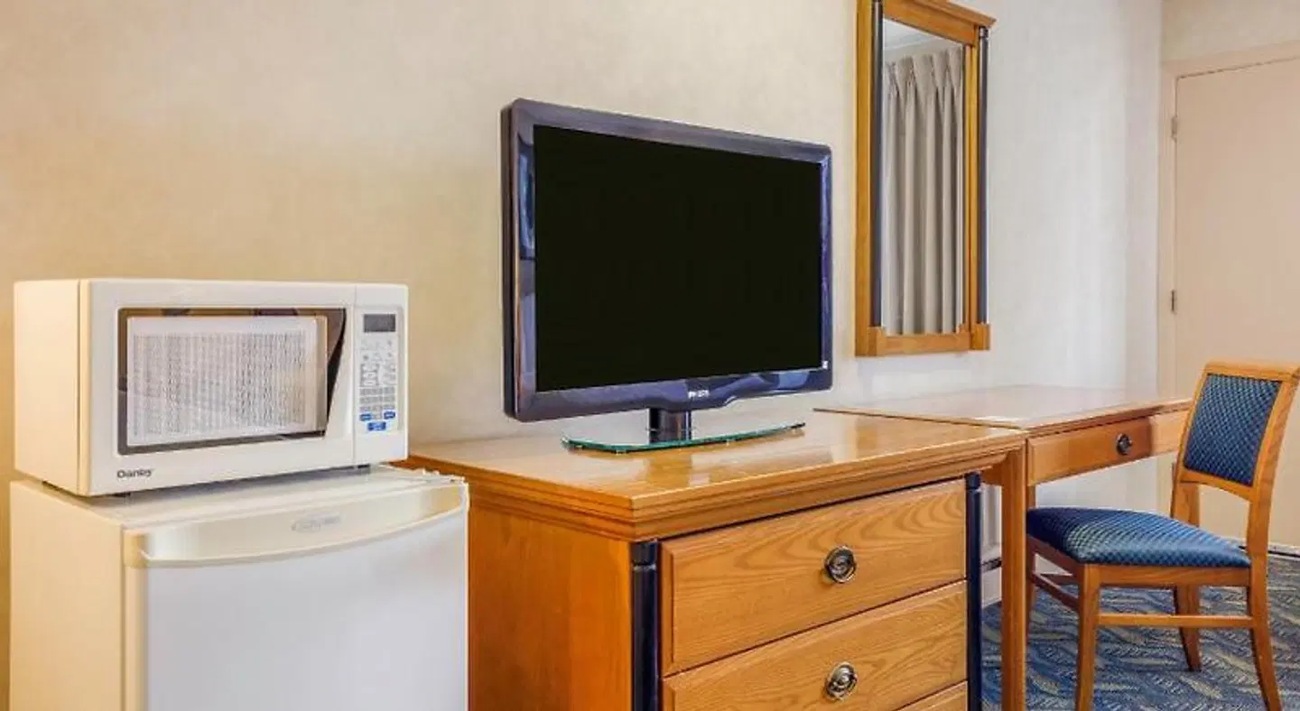 Travelodge by Wyndham Niagara Falls At the Falls ROOM_EXAMPLE