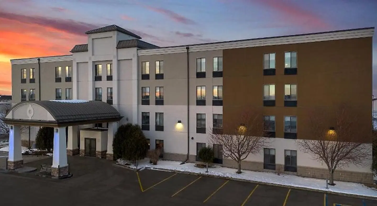 Holiday Inn Express Fargo-West Acres by IHG EXTERIOR