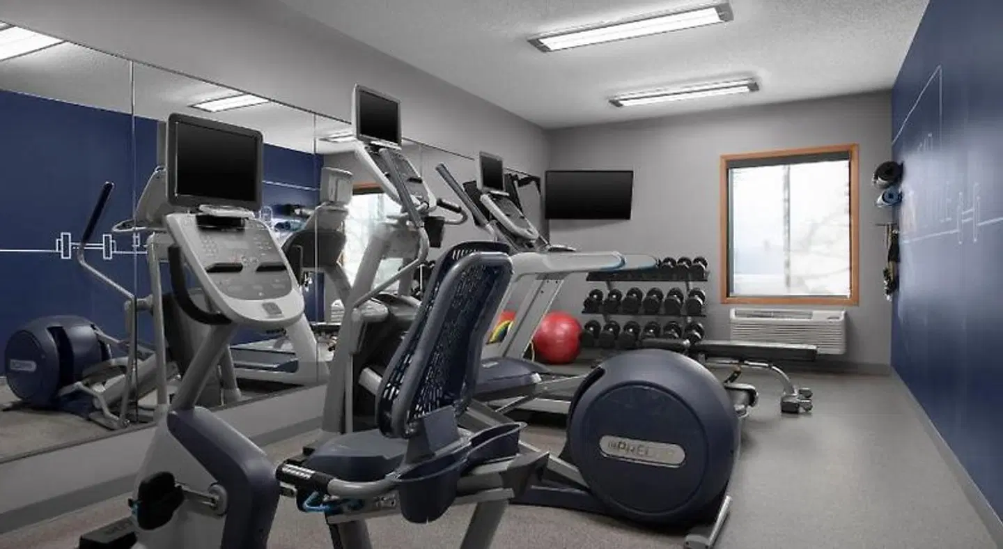 Holiday Inn Express Fargo-West Acres by IHG SPORTS_AND_LEISURE