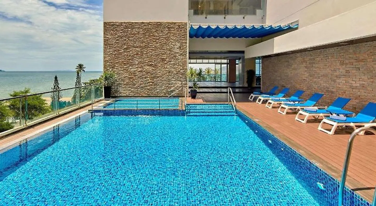 Novotel Nha Trang Hotel Hallenbad