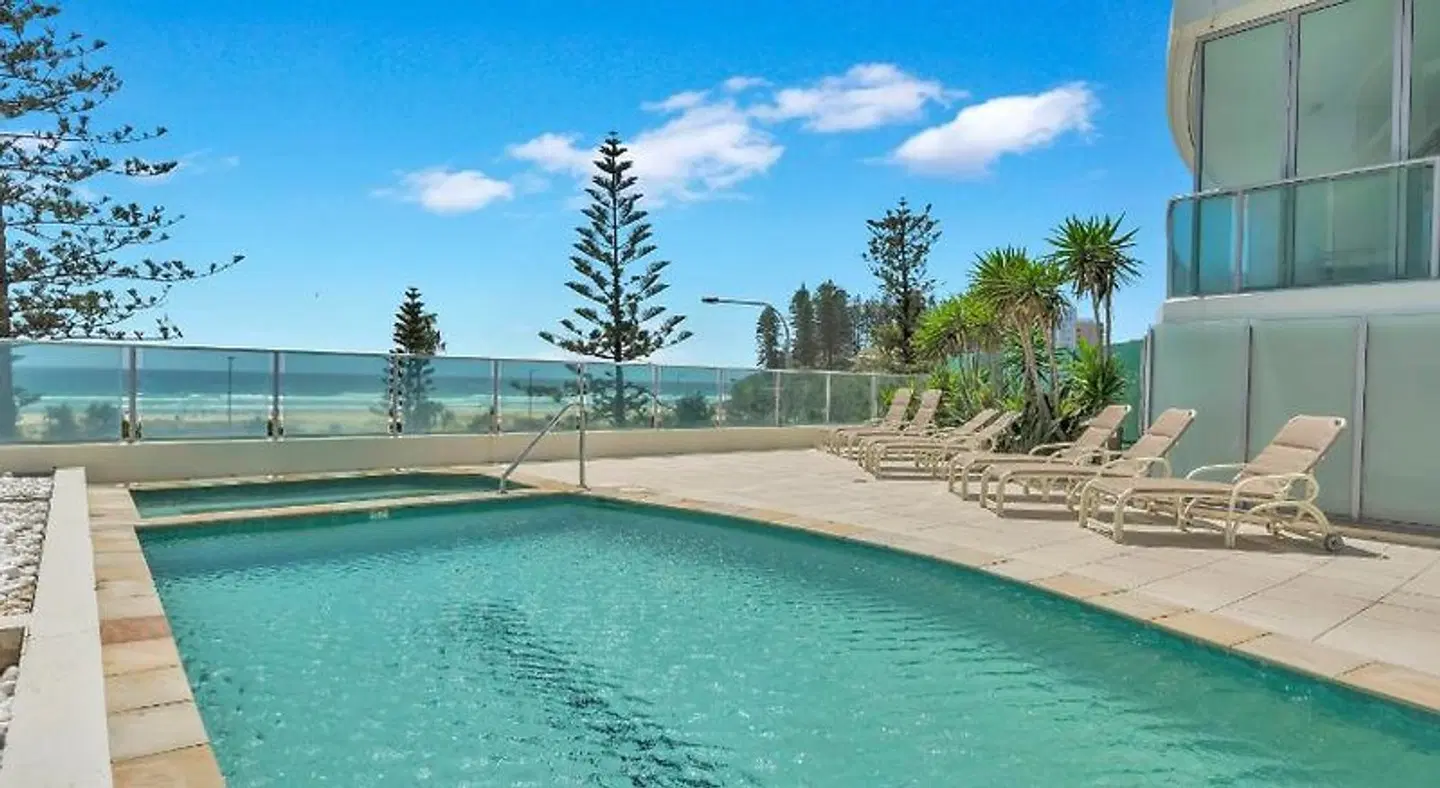 Reflection on the Sea Coolangatta OUTDOOR_POOL