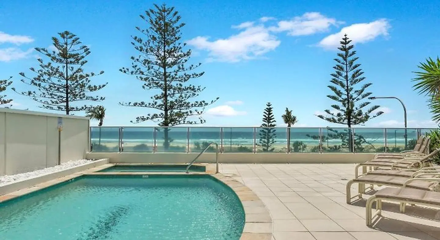 Reflection on the Sea Coolangatta OUTDOOR_POOL