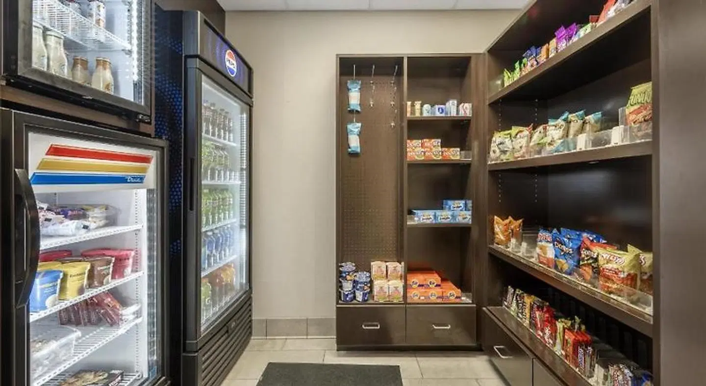 Best Western Plus Castlerock Inn & Suites Bar