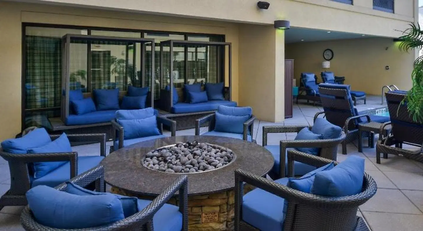 Courtyard by Marriott Wilmington Downtown/Historic District LOUNGE_LOBBY