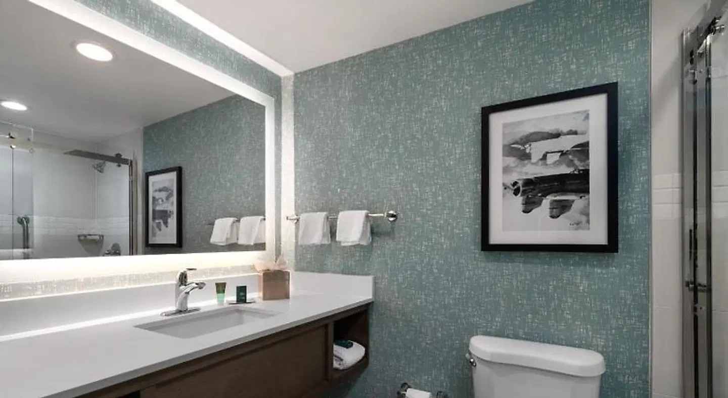 DoubleTree by Hilton Norfolk Airport Badezimmer