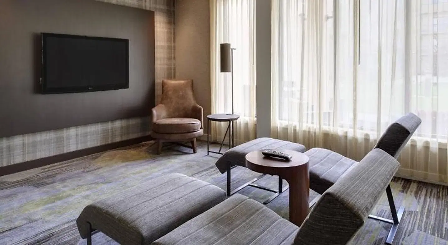 Courtyard by Marriott Indianapolis Airport ROOM_EXAMPLE
