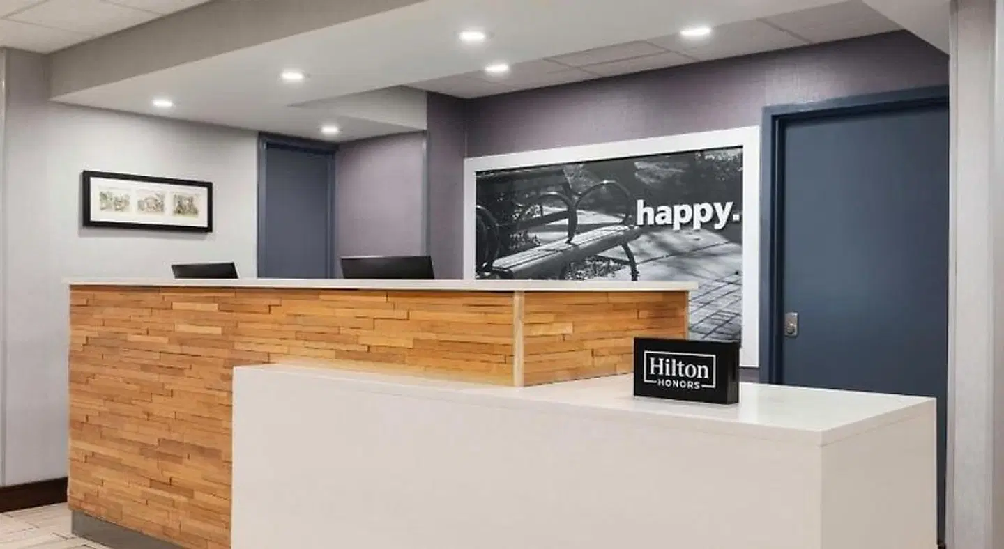 Hampton Inn Charlottesville LOUNGE_LOBBY