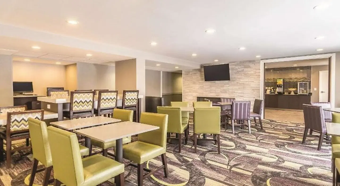 La Quinta Inn & Suites by Wyndham Cleveland - Airport North Konferenz