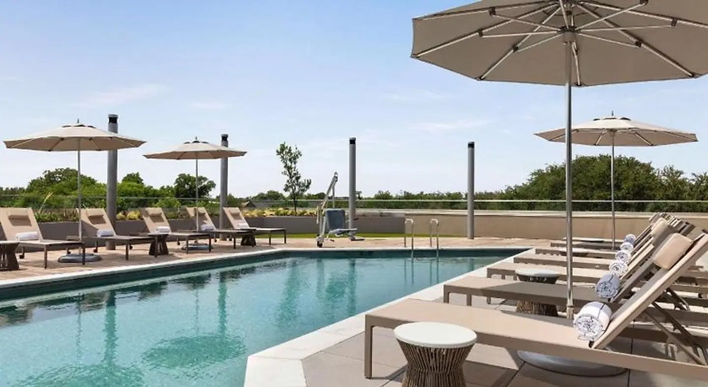Doubletree by Hilton Abilene Downtown Convention Center OUTDOOR_POOL