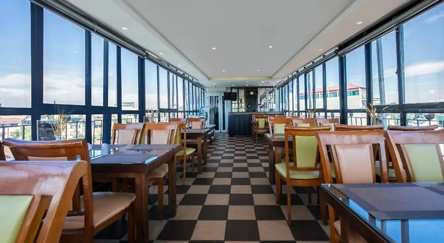 A25 Hotel - 15 Hang Than Restaurant