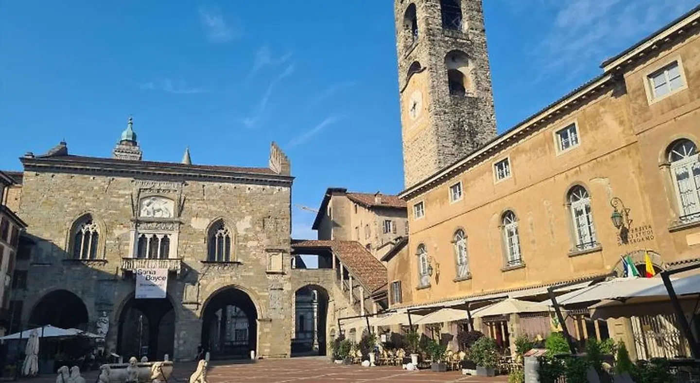 Piazza Vecchia EXTERIOR
