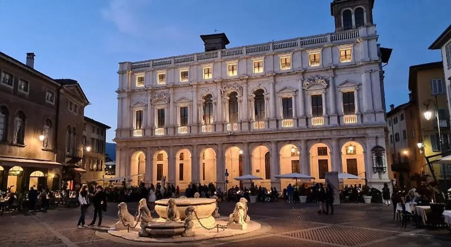 Piazza Vecchia EXTERIOR