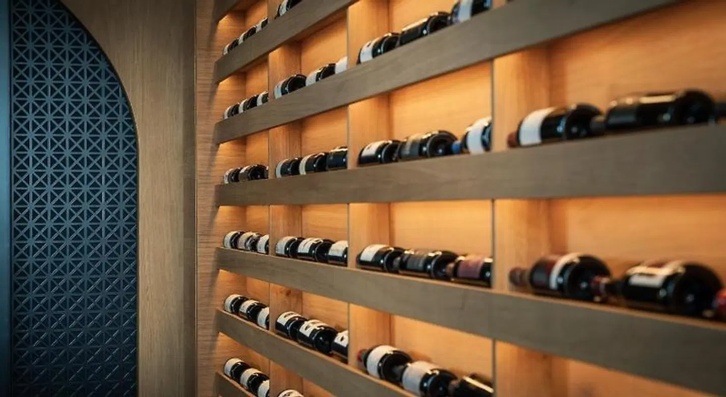 Eden Roc Suites Bar