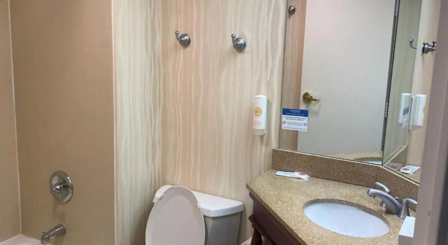 Comfort Inn and Suites Newark Badezimmer