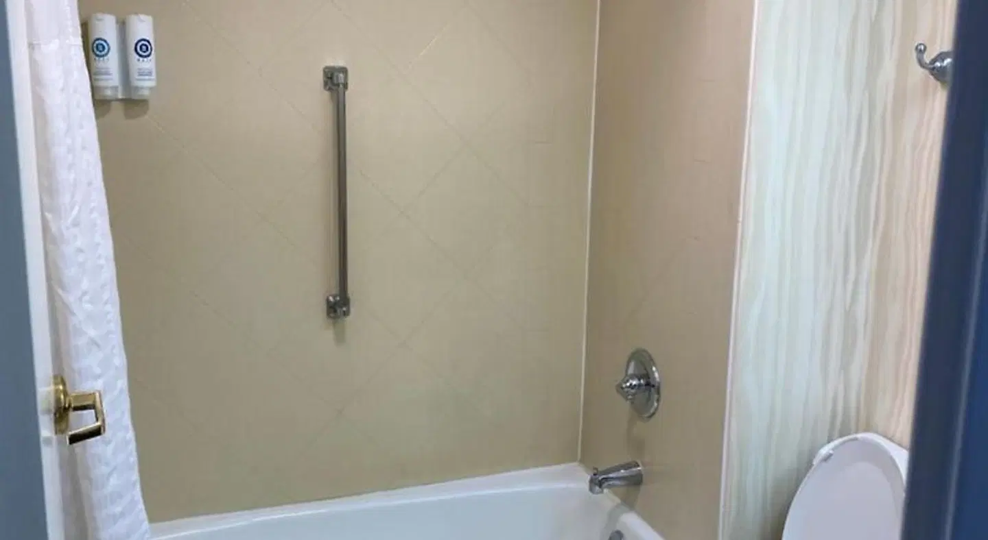 Comfort Inn and Suites Newark Badezimmer