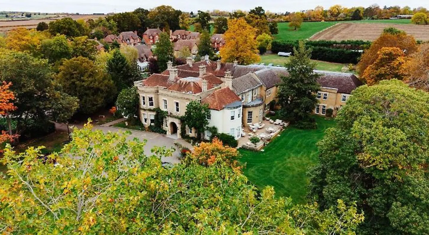 Woodland Manor Hotel EXTERIOR