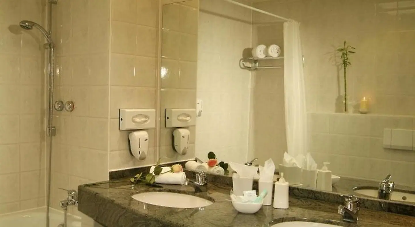 QU Hotel, Trademark Collection by Wyndham Badezimmer