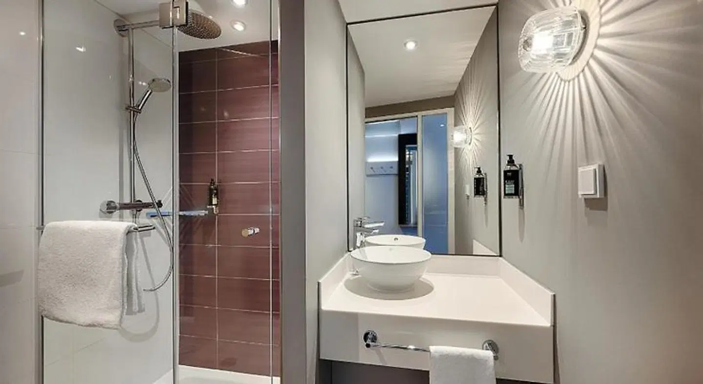 Premier Inn Berlin City Centre Badezimmer