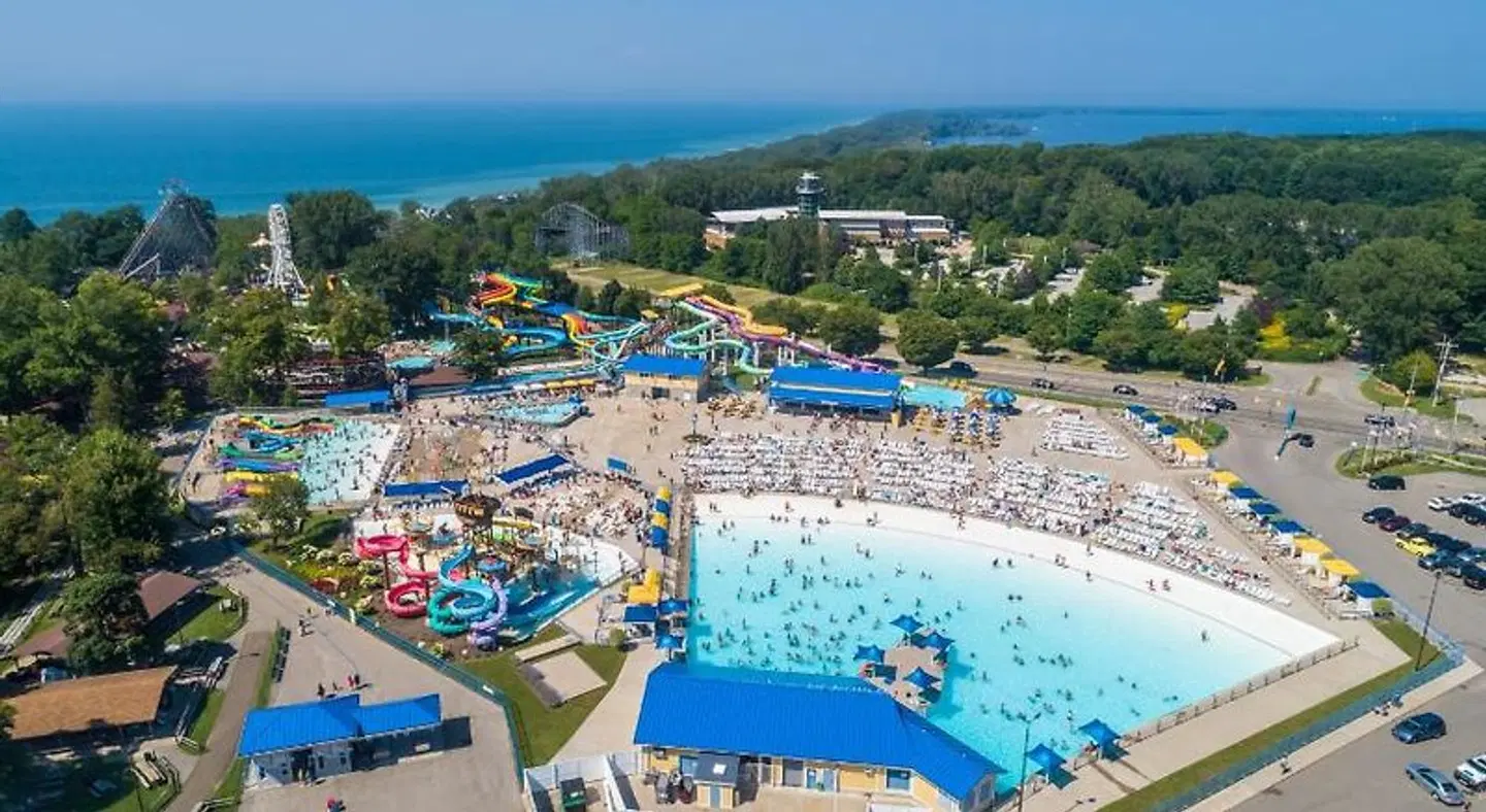 Courtyard by Marriott Erie Bayfront OUTDOOR_POOL