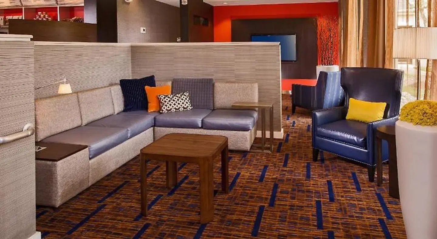 Courtyard by Marriott Richmond West LOUNGE_LOBBY