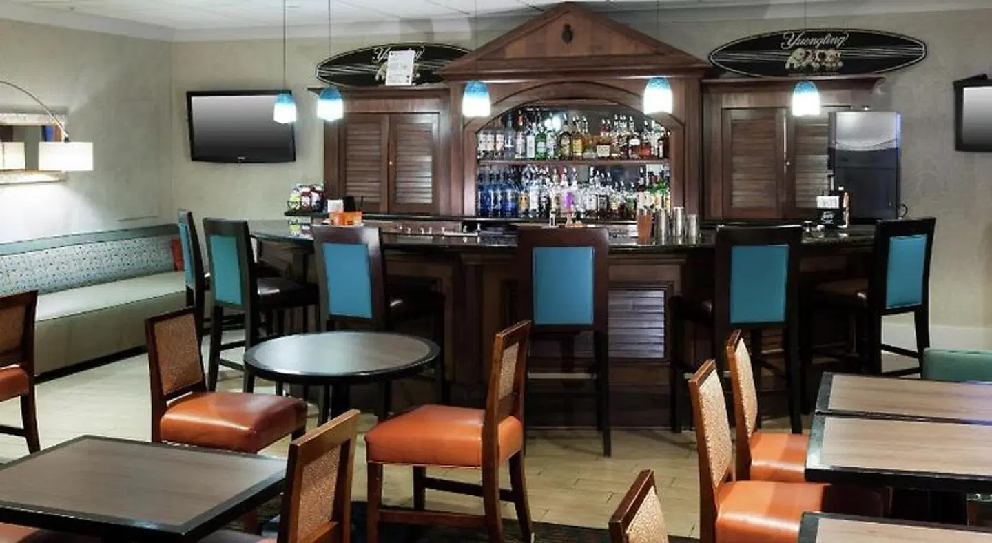 Hampton Inn Jacksonville Beach/Oceanfront Bar