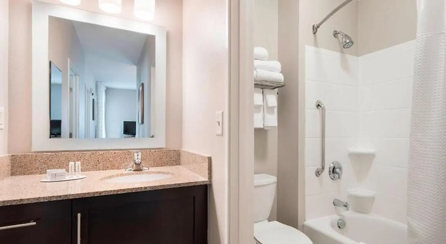 TownePlace Suites by Marriott San Diego Carlsbad/Vista Badezimmer