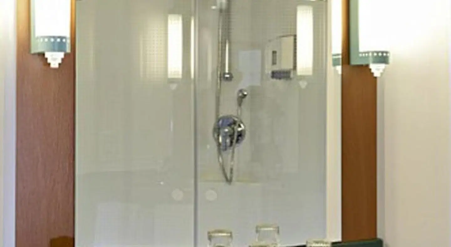 ibis Liège Seraing Badezimmer