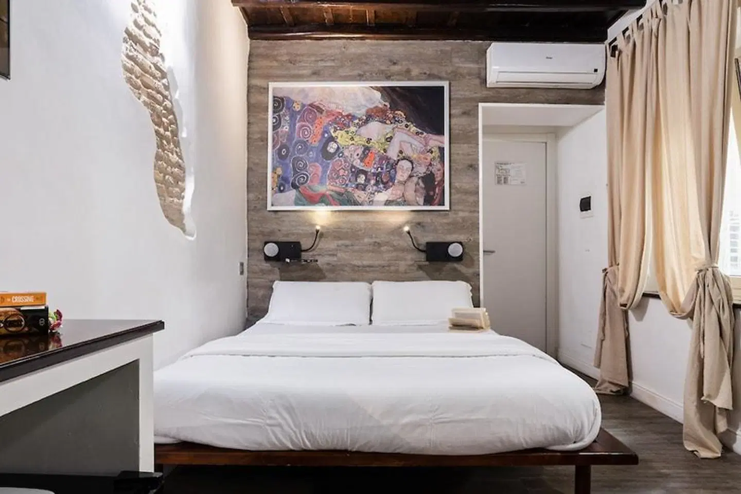 iRooms - Spanish Steps ROOM_EXAMPLE