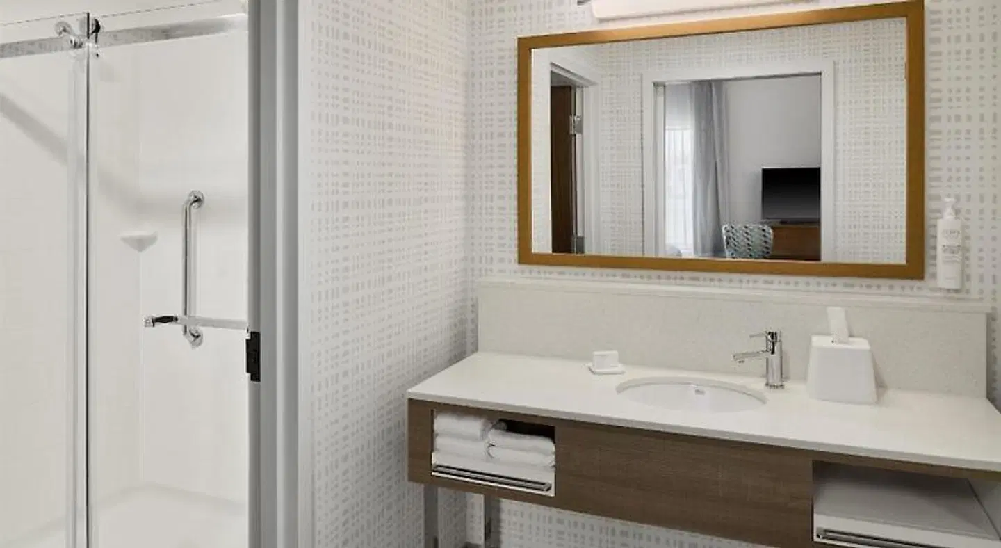 Hampton Inn & Suites Syracuse North Airport Area Badezimmer