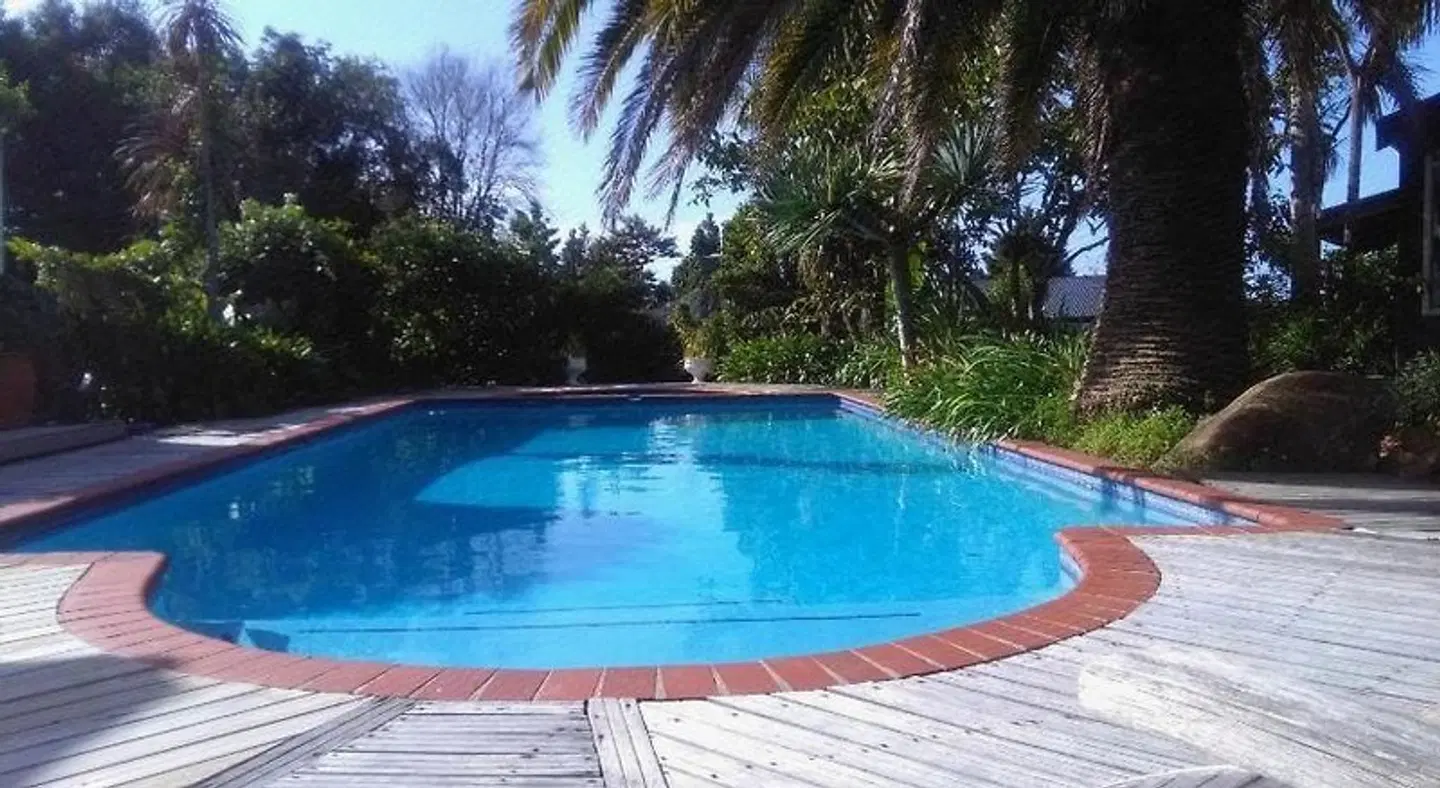 Colonial House Motel OUTDOOR_POOL