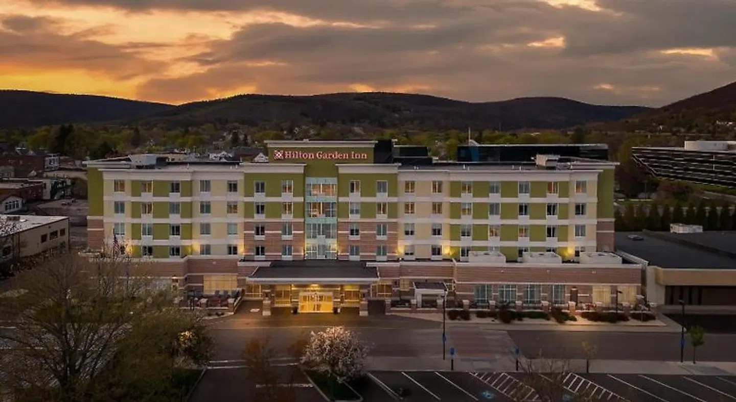Hilton Garden Inn Corning Downtown EXTERIOR
