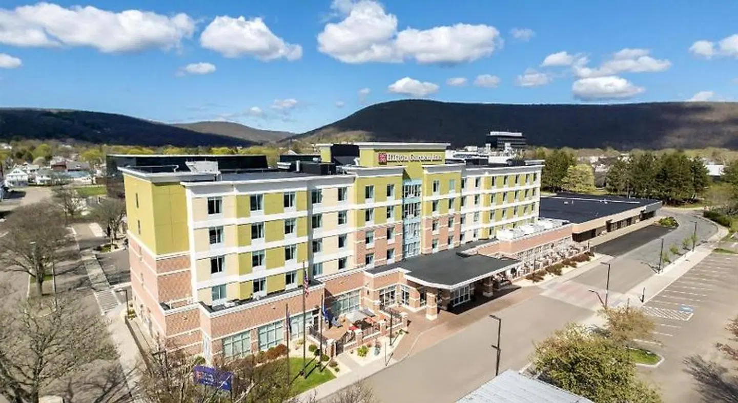 Hilton Garden Inn Corning Downtown EXTERIOR