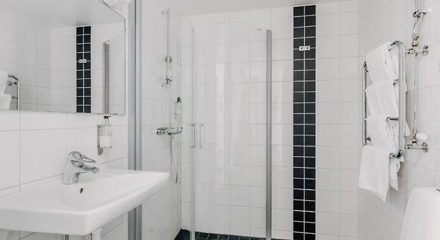 Gyllene Uttern Badezimmer