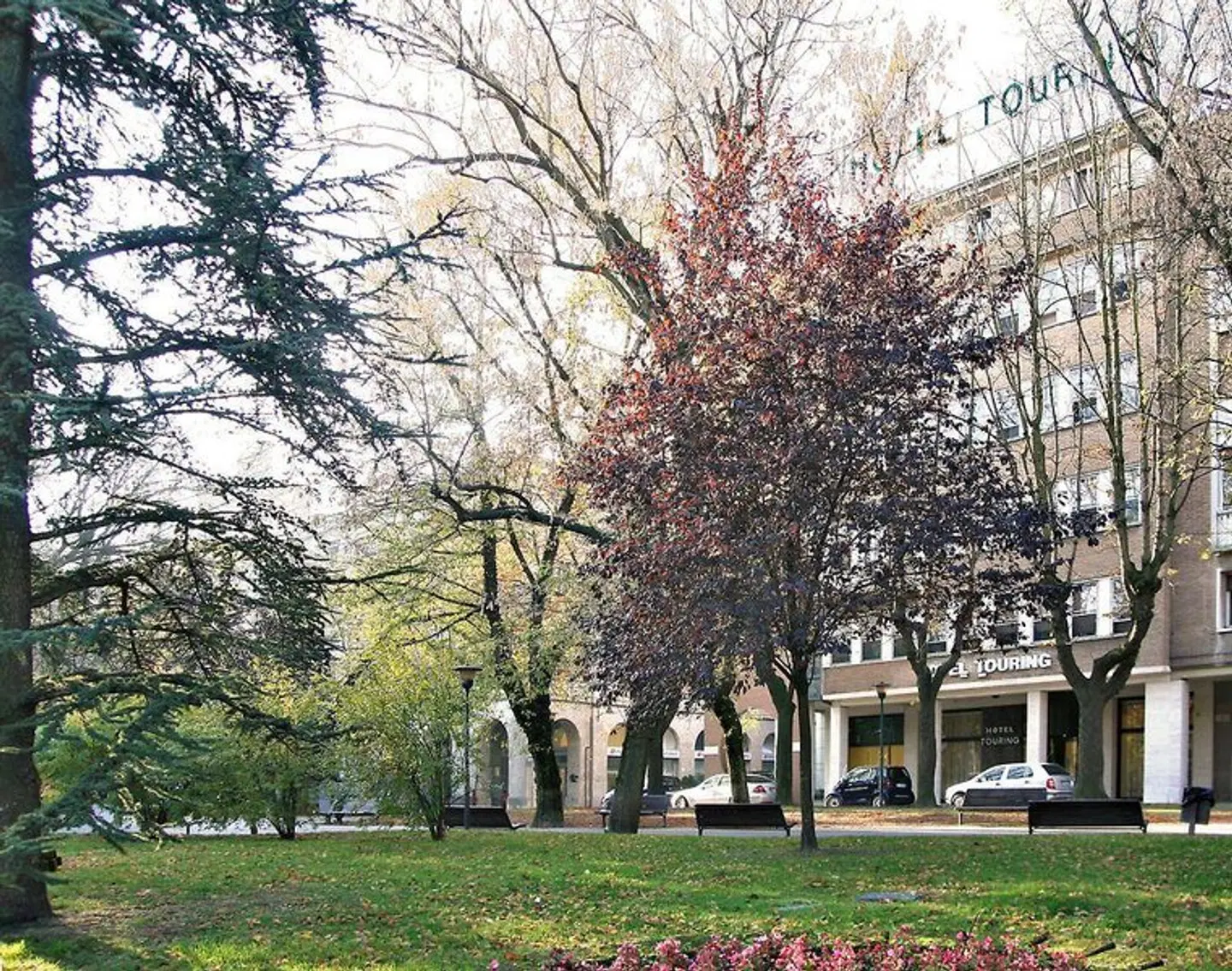 Touring EXTERIOR