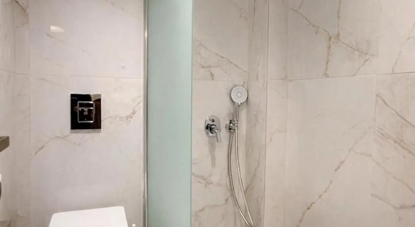 Golden Sun Hotel & Apartments Badezimmer