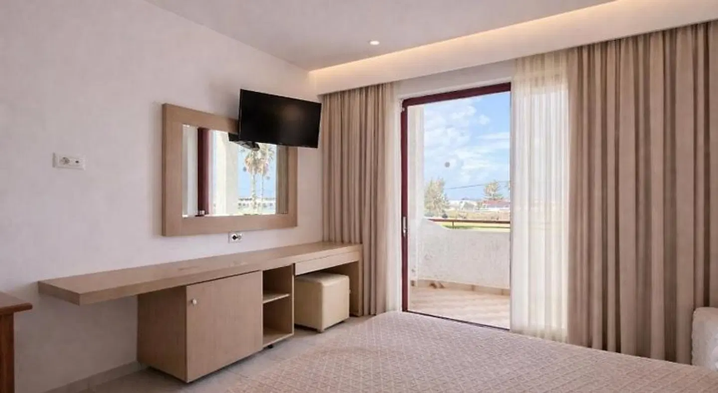 Golden Sun Hotel & Apartments ROOM_EXAMPLE