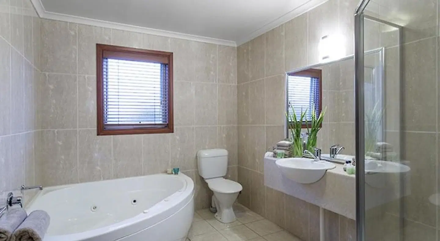 Best Western Colonial Village Motel Badezimmer