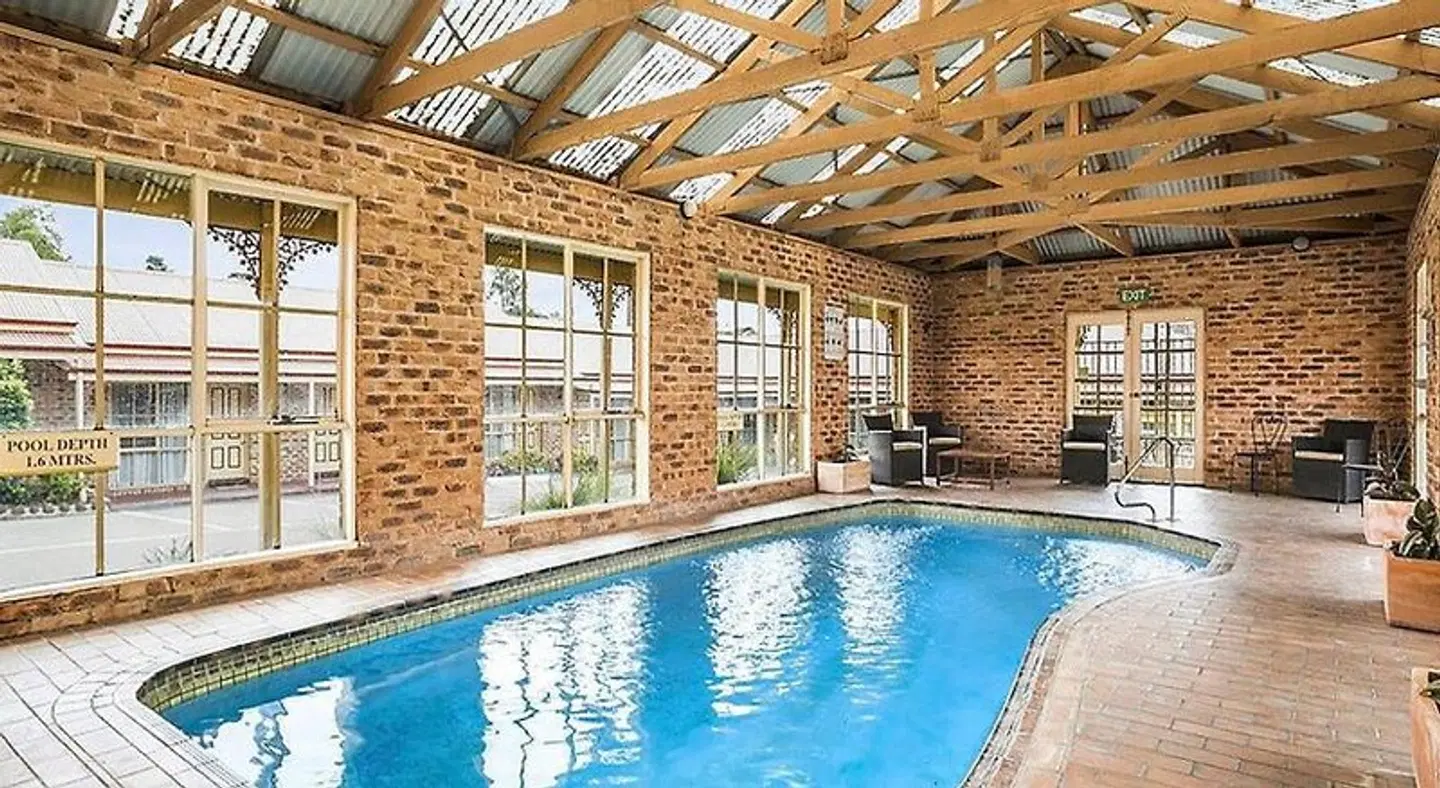 Quality Inn Colonial Hallenbad