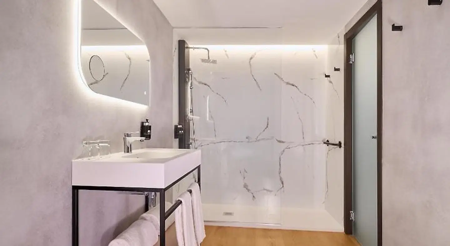 Gran Hotel Luna de Granada Badezimmer