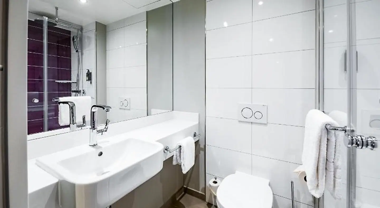 Premier Inn  Stuttgart City Europaviertel Badezimmer