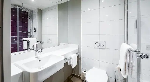 Premier Inn  Stuttgart City Europaviertel Badezimmer