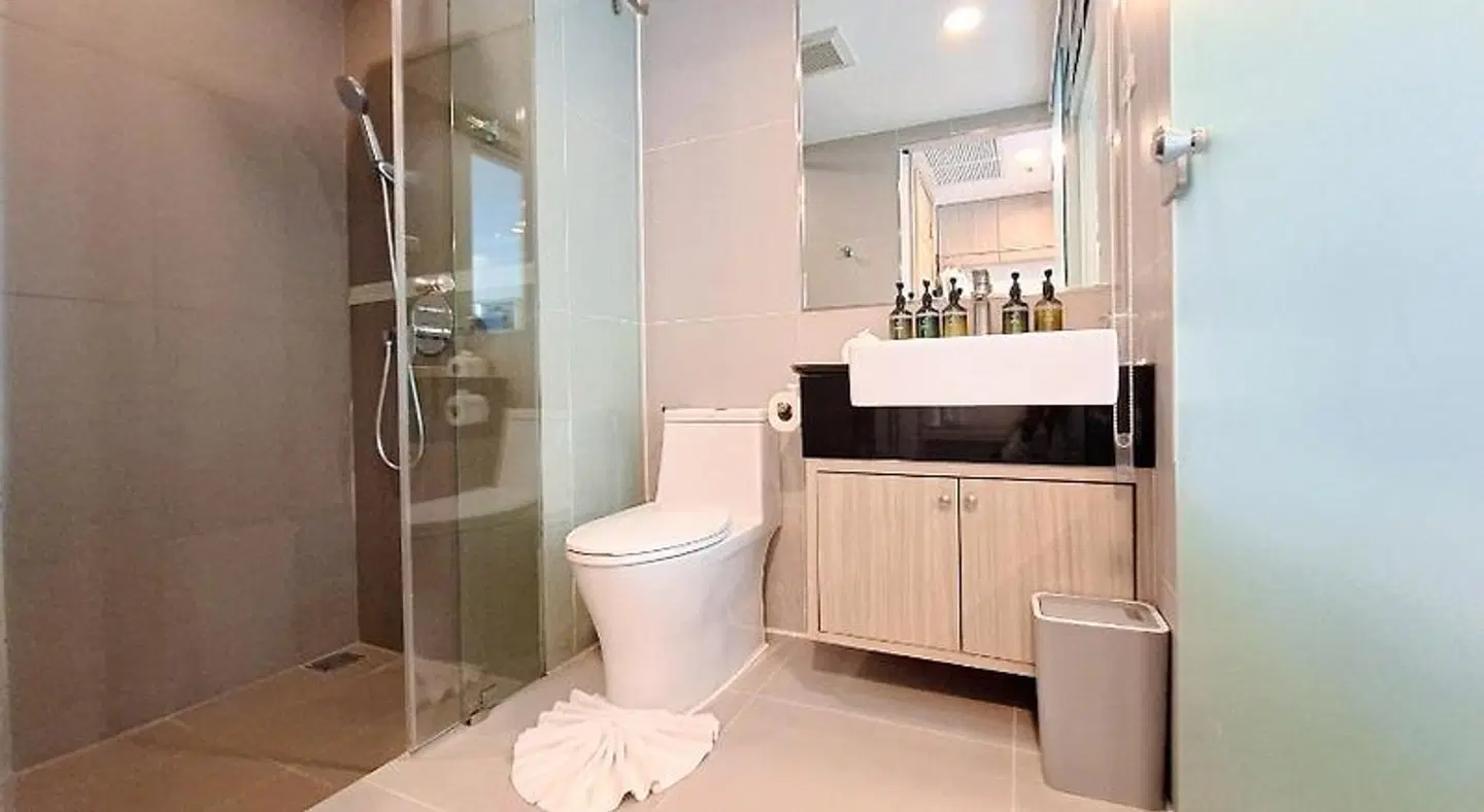 Clarian Hotel Beach Patong Badezimmer