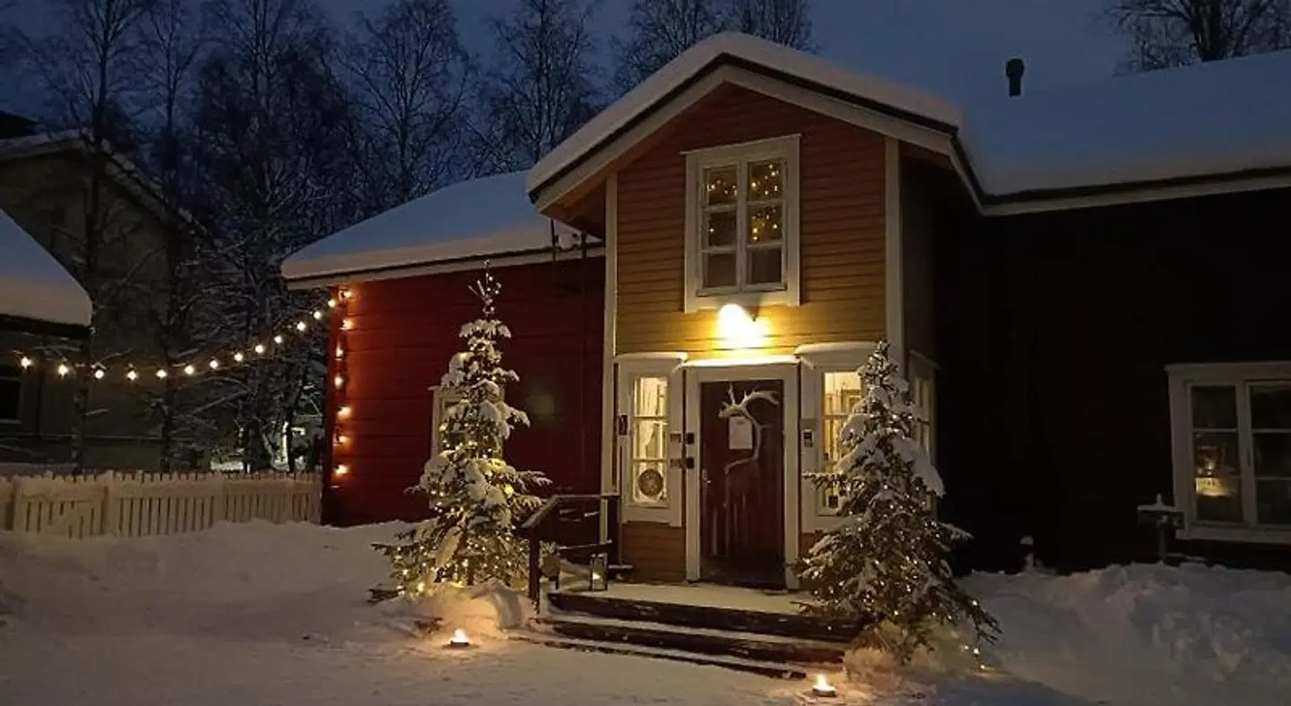LAURI Historical Log House Manor EXTERIOR