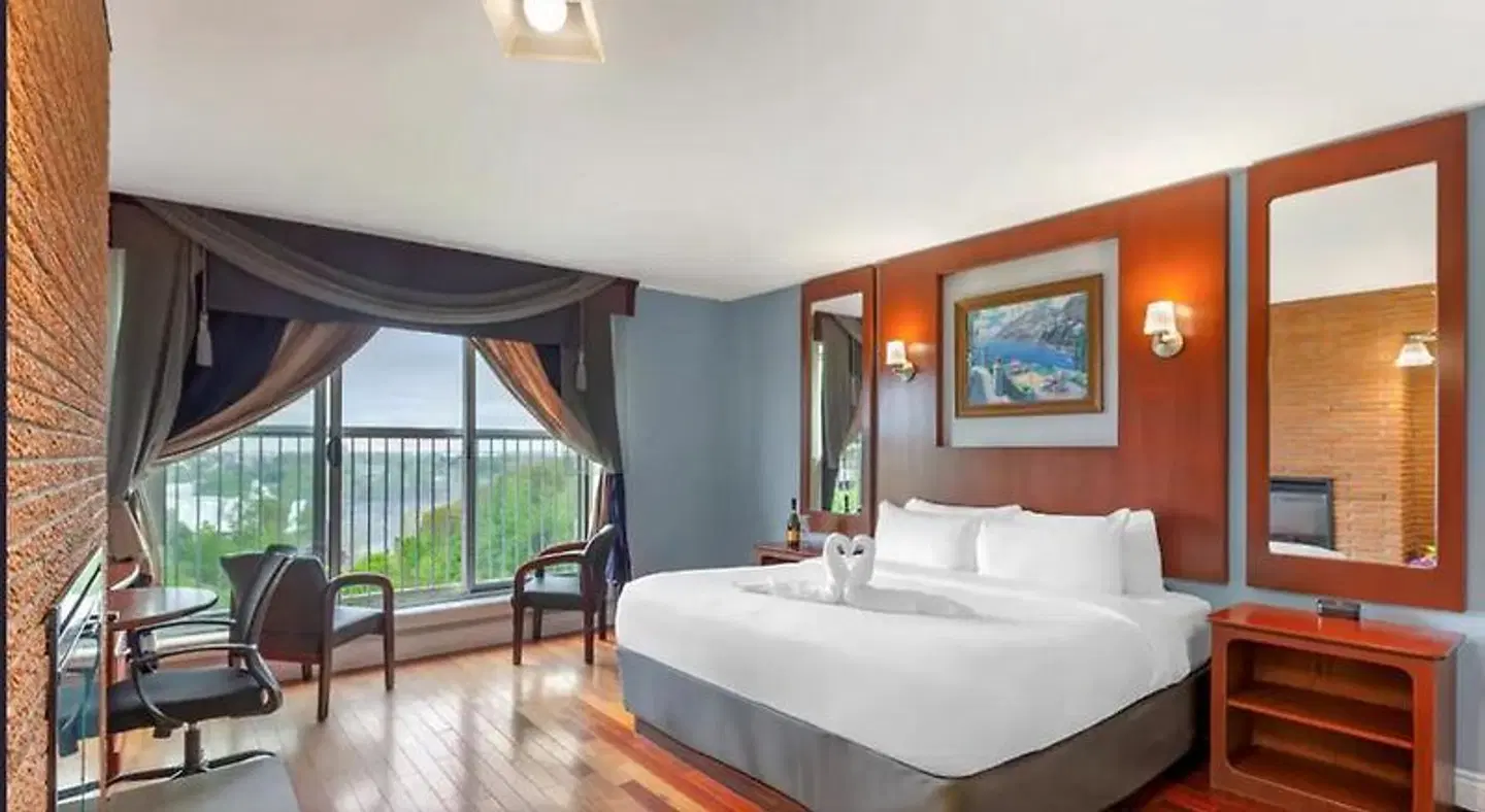 Quality Hotel Fallsview Cascade ROOM_EXAMPLE