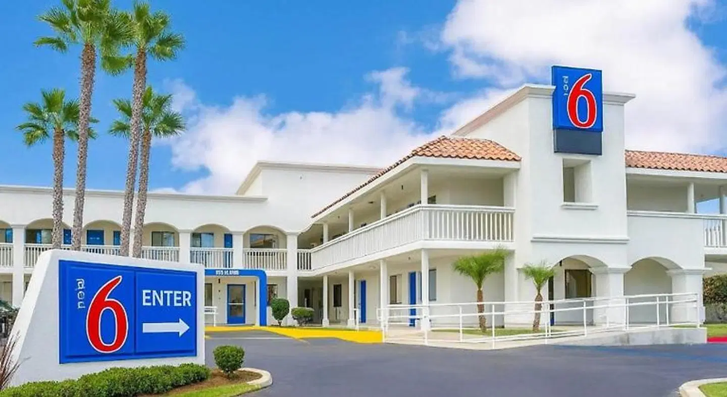 Motel 6 Carlsbad, CA Beach EXTERIOR