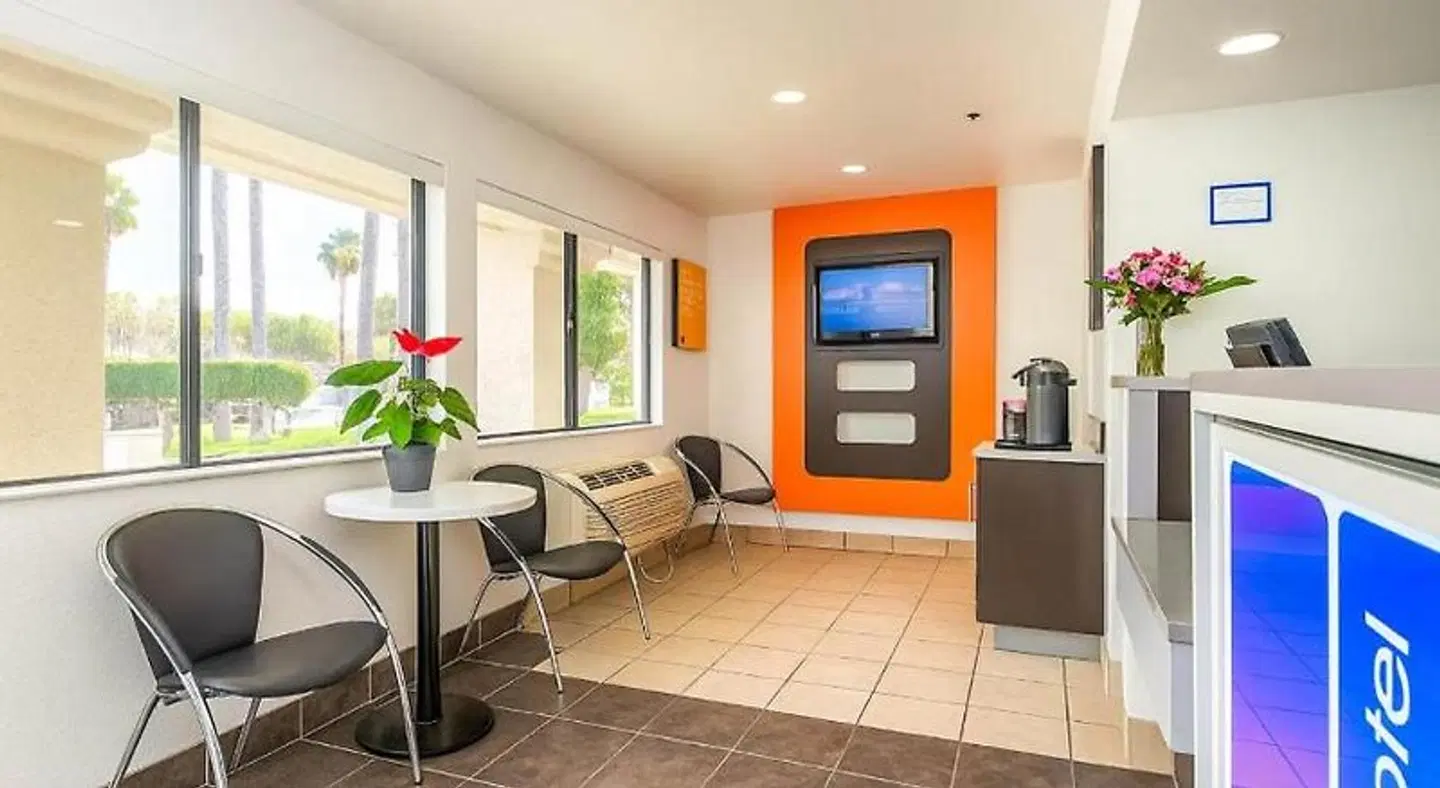 Motel 6 Carlsbad, CA Beach LOUNGE_LOBBY