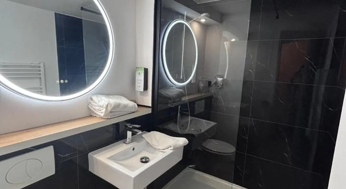 Kyriad Cambrai Badezimmer
