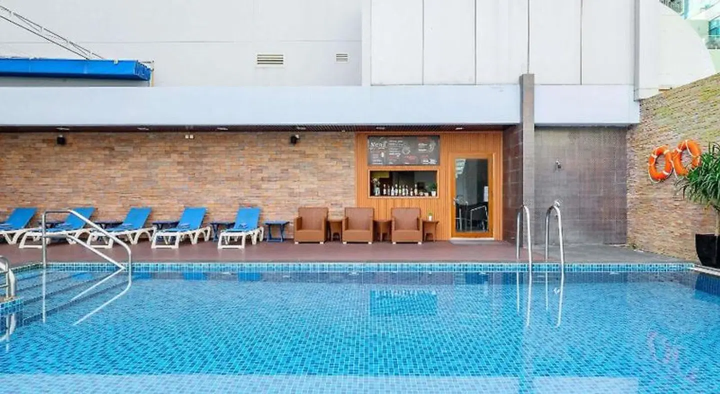 Novotel Nha Trang Hotel OUTDOOR_POOL